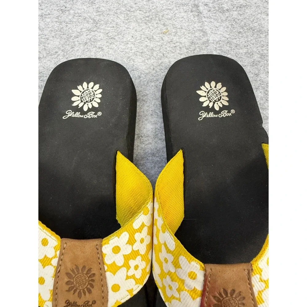 Yellow Box Froamy Yellow Daisy Design Flip Flops Women's Size 9 - Picture 3 of 4
